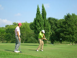 apprendre le golf et s'initier au jeu sur le terrain 